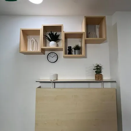 Main Square Apartment *