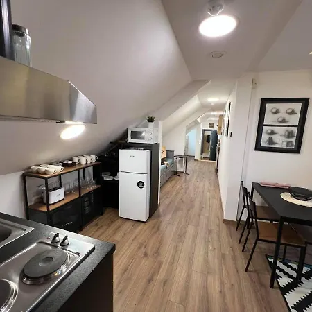 Main Square Apartment *